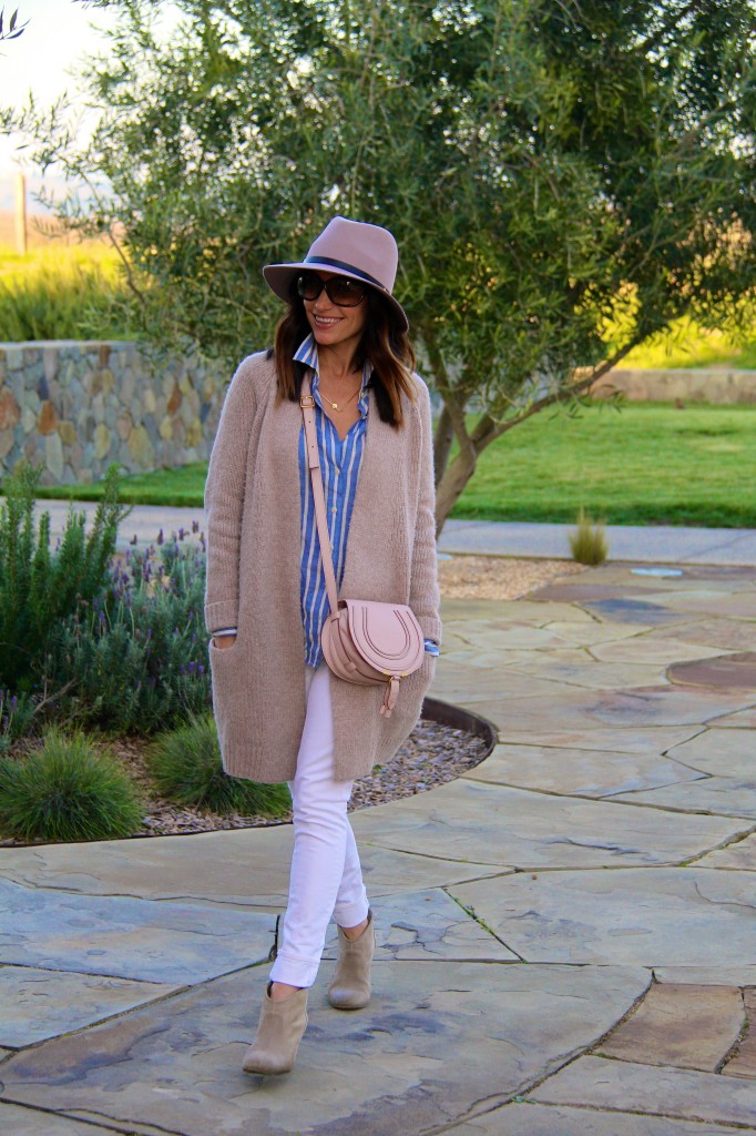 pink fedora, white denim, oversized sweater