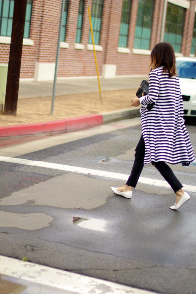 street style, white loafers, duster sweater, black and white stripe 