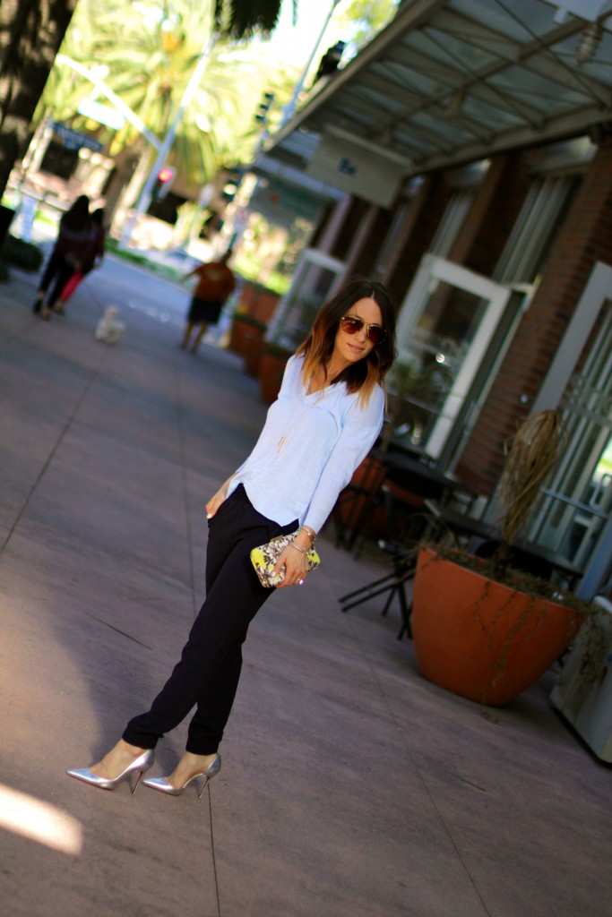 shades of blue outfit, slouchy pants, spring dressing 