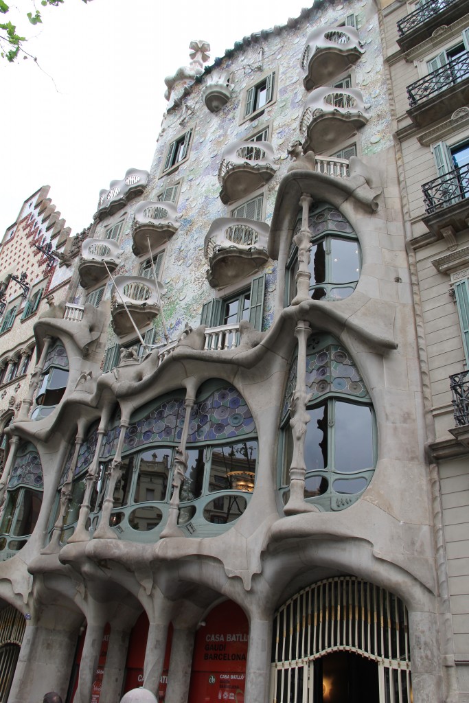 gaudi architecture, barcelona, itsy bitsy indulgences