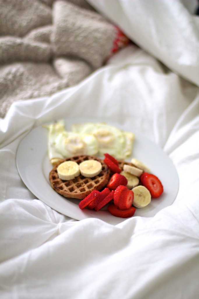 gluten free waffles and fruit, itsy bitsy indulgences 