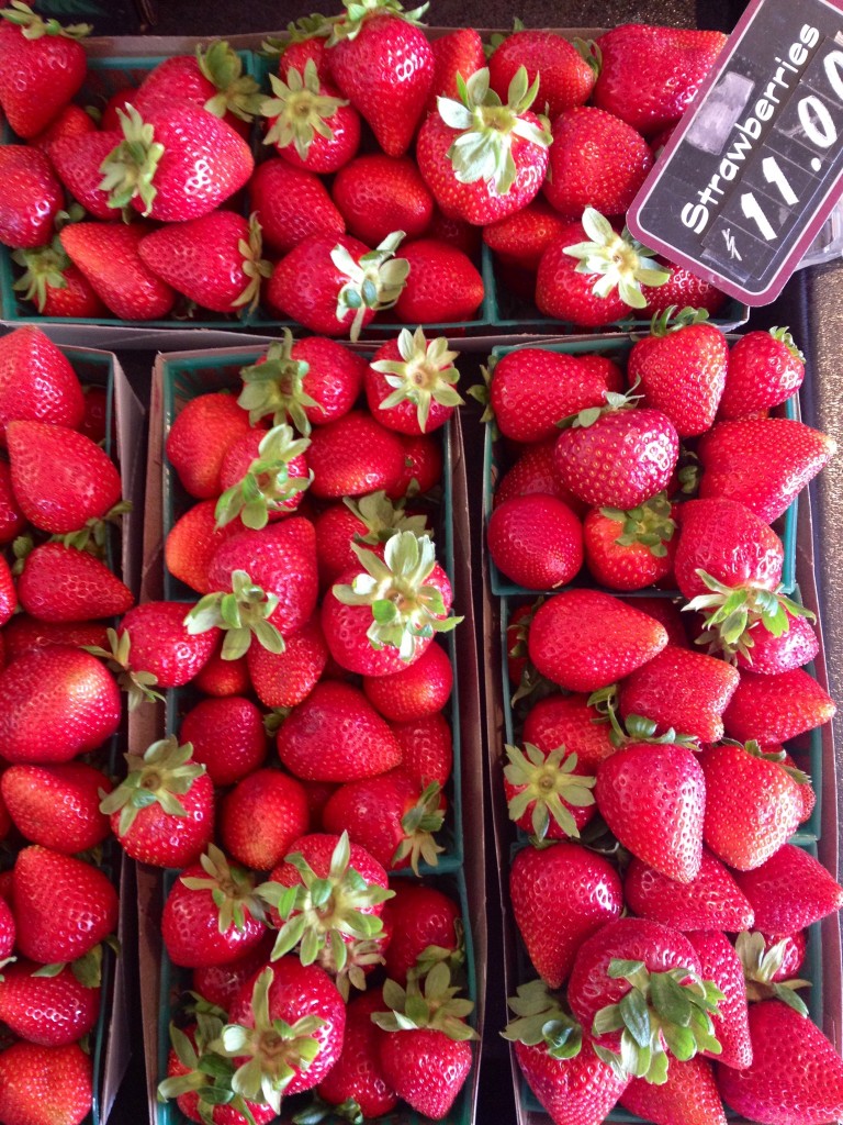 farmers market strawberries, itsy bitsy indulgences 