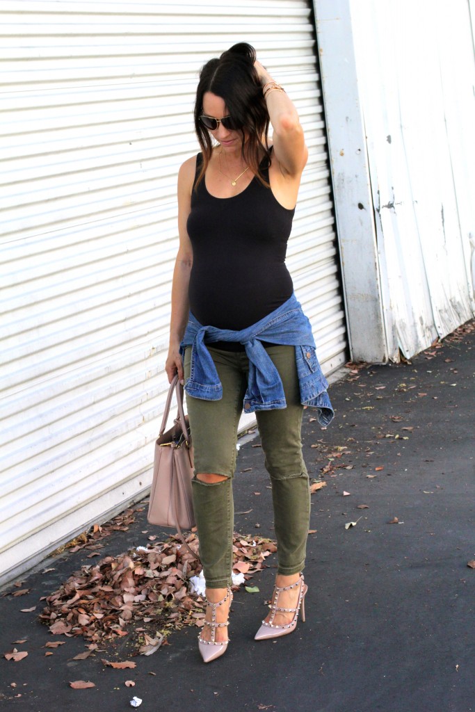 distressed cargo jeans, pregnancy style, itsy bitsy indulgences 