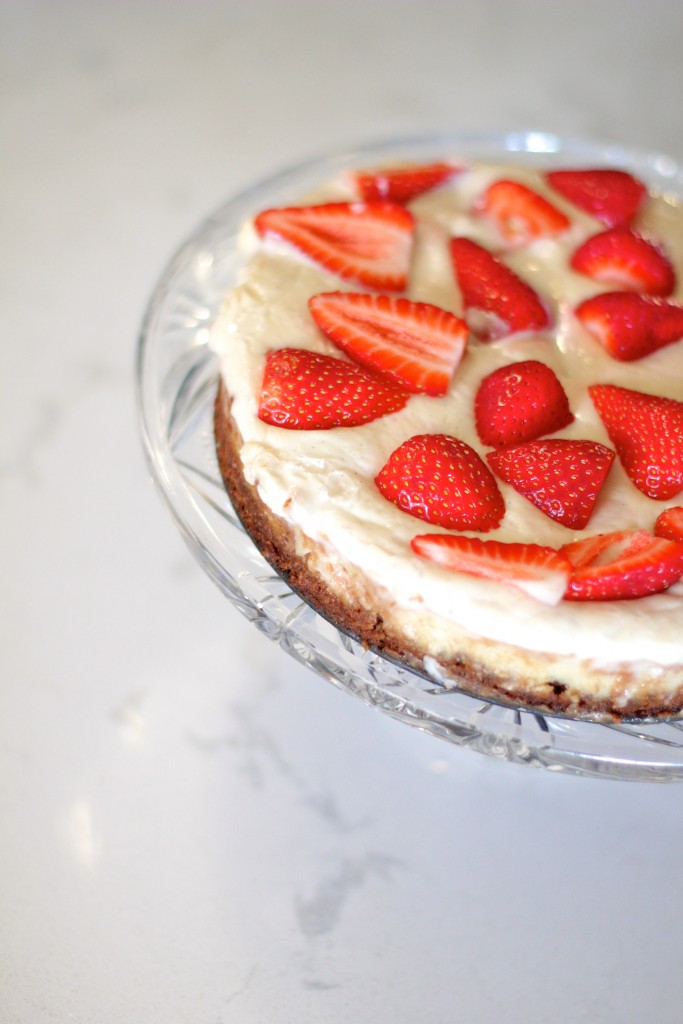 strawberry chocolate chip cheese cake, dairy free, gluten free, itsy bitsy indulgences 