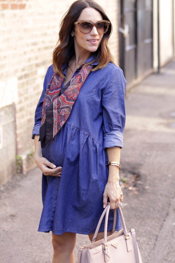 chambray dress, baby bump style, itsy bitsy indulgences 