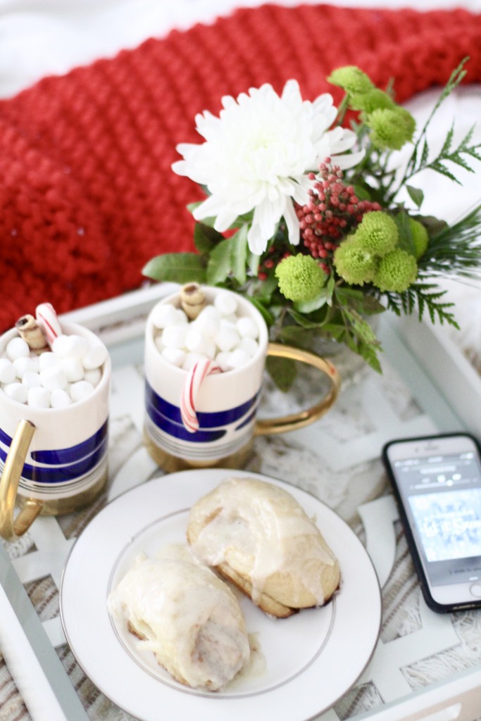 christmas morning cinnamon rolls, itsy bitsy indulgences 