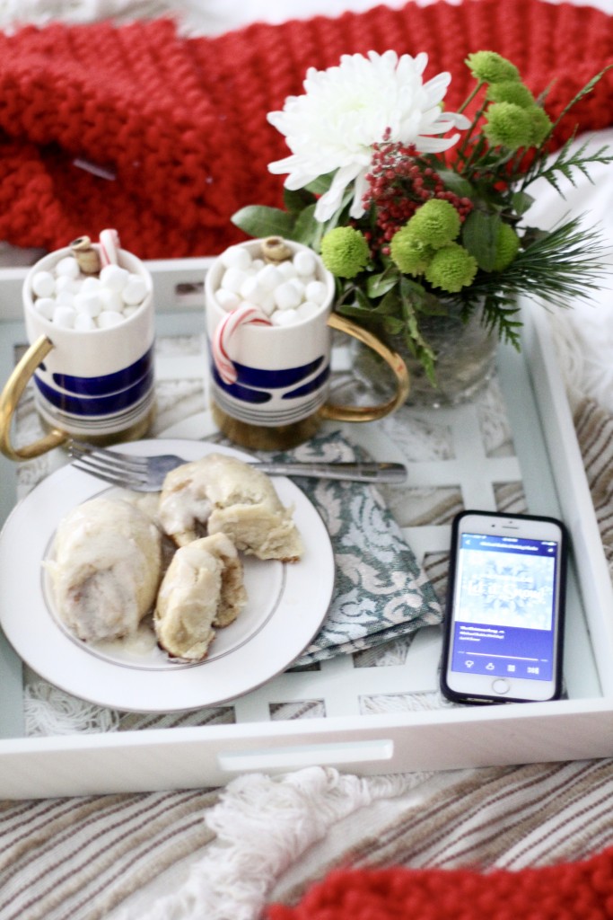 Christmas morning cinnamon rolls, itsy bitsy indulgences 