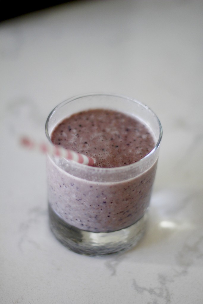 healthy berry smoothie, itdy bitsy indulgences